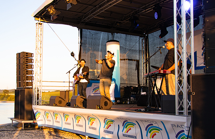 Pop-Band Marquess auf der Bühne am Sommernachtstraum der Thermen & Badewelt Sinsheim