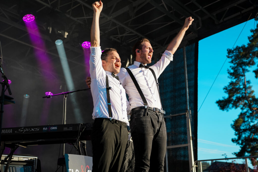 Flo & Chris beim Sommer-Konzert-Festival im Badeparadies Schwarzwald